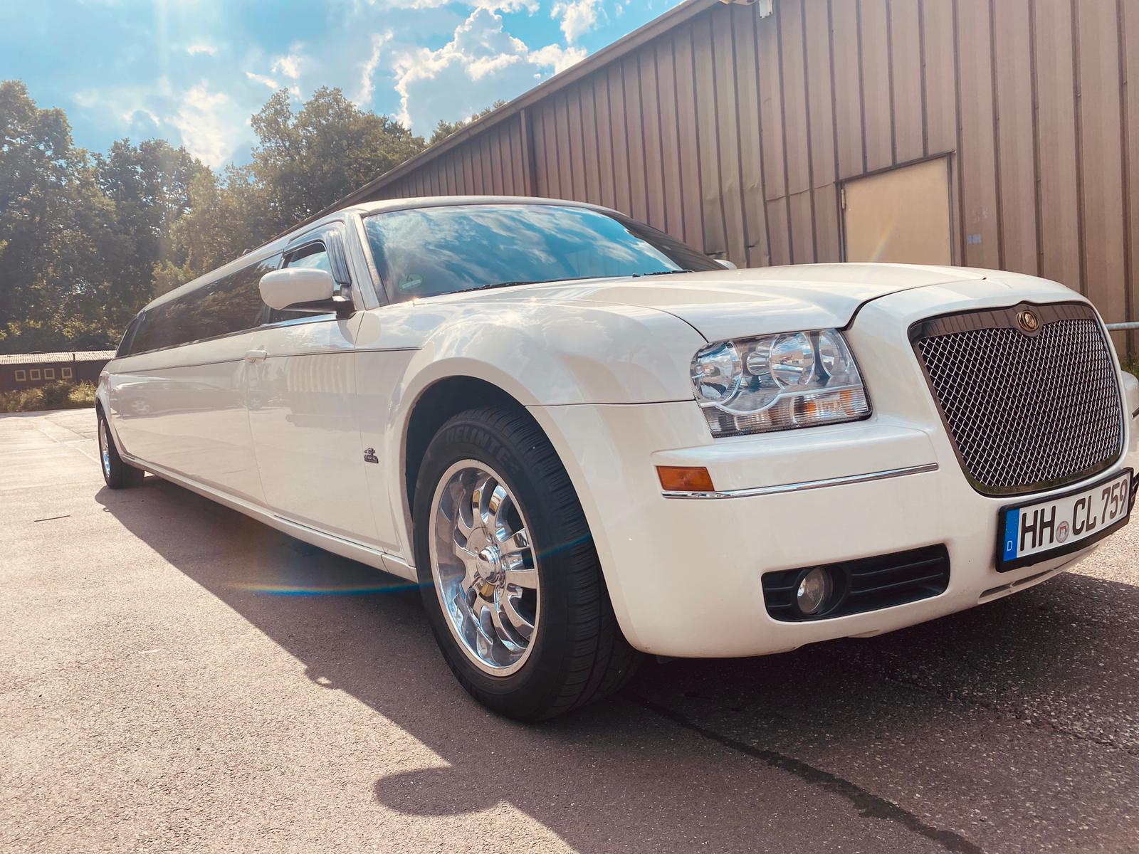 Chrysler 300c white